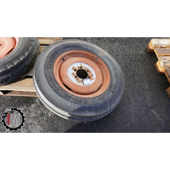 Bkt Begagnat traktordäck, hjul,