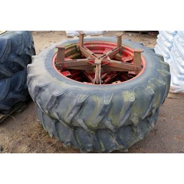 Hjul 14,9-38 Firestone med dubbelmontage