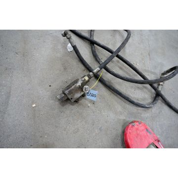 Hydraulventil med slangar MF 3080